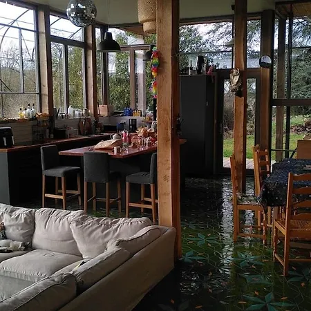 Unusual House Sleeps 12 Villa